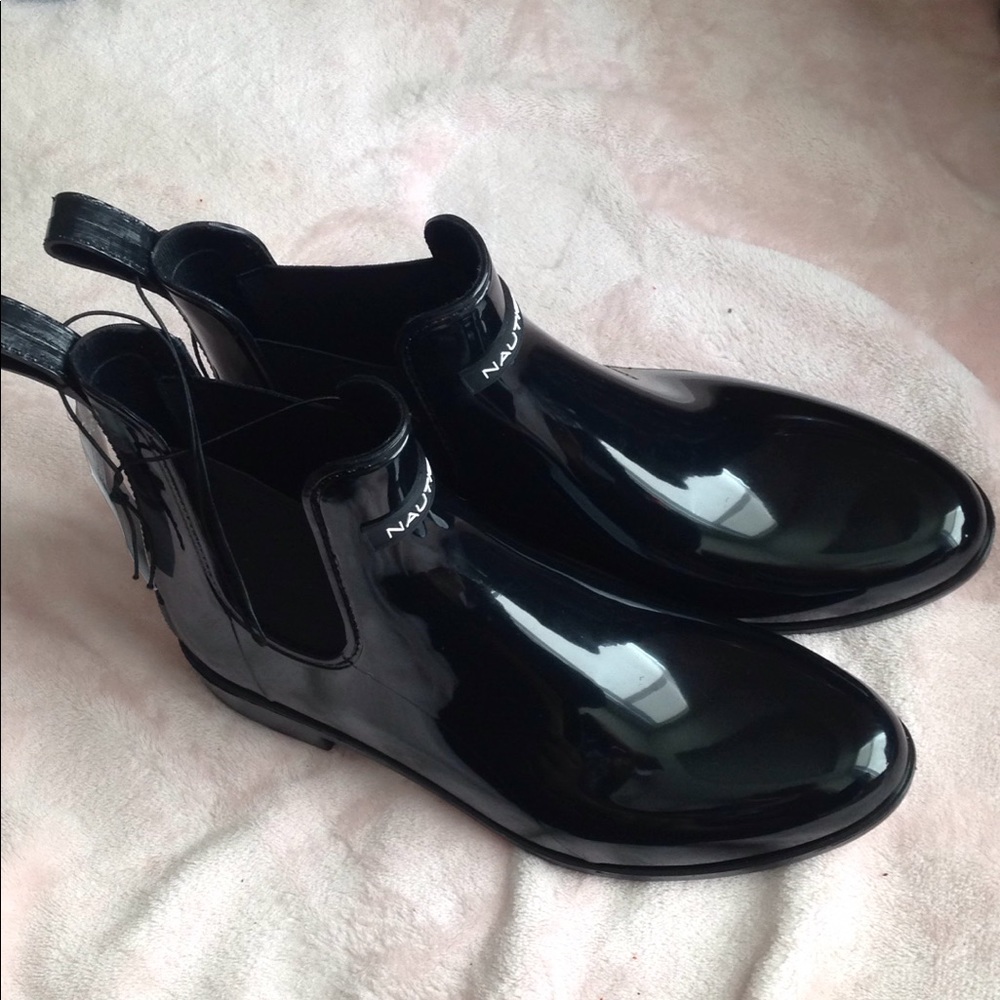New Nautica boots